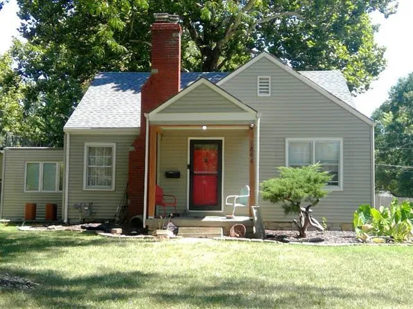 1844 SW Randolph Ave, Topeka, KS 66604