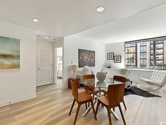 2nd image of 260 King St Unit 525