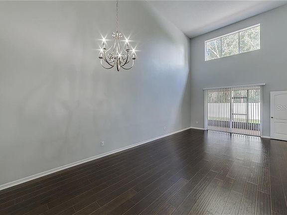 3rd image of 186 Chippendale Ter
