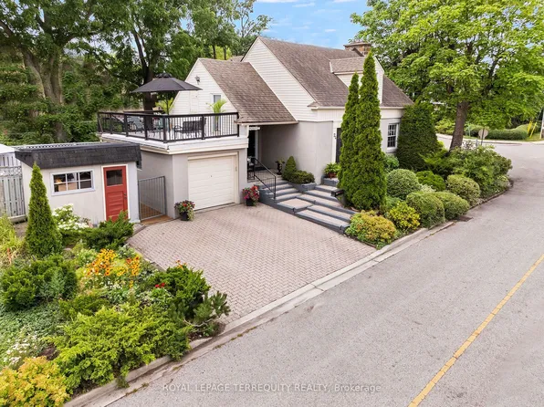 24 Rectory Rd, Toronto, ON M9N 1P9