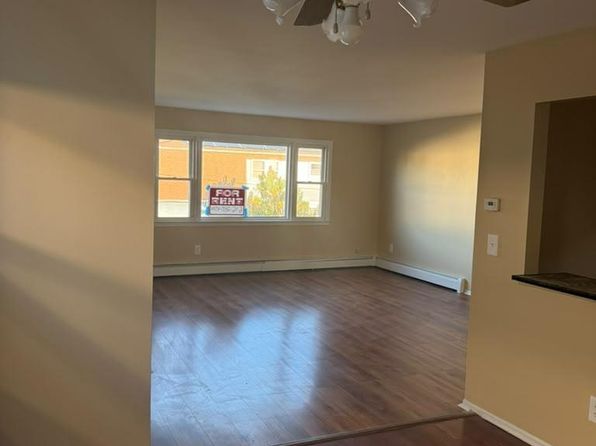 60 Glenn Dr #2