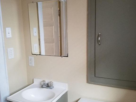 5th image of 421 Columbia St