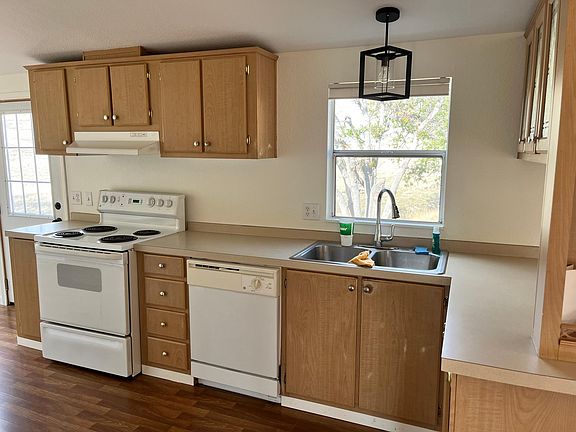 5th image of 453 Majestic Ln