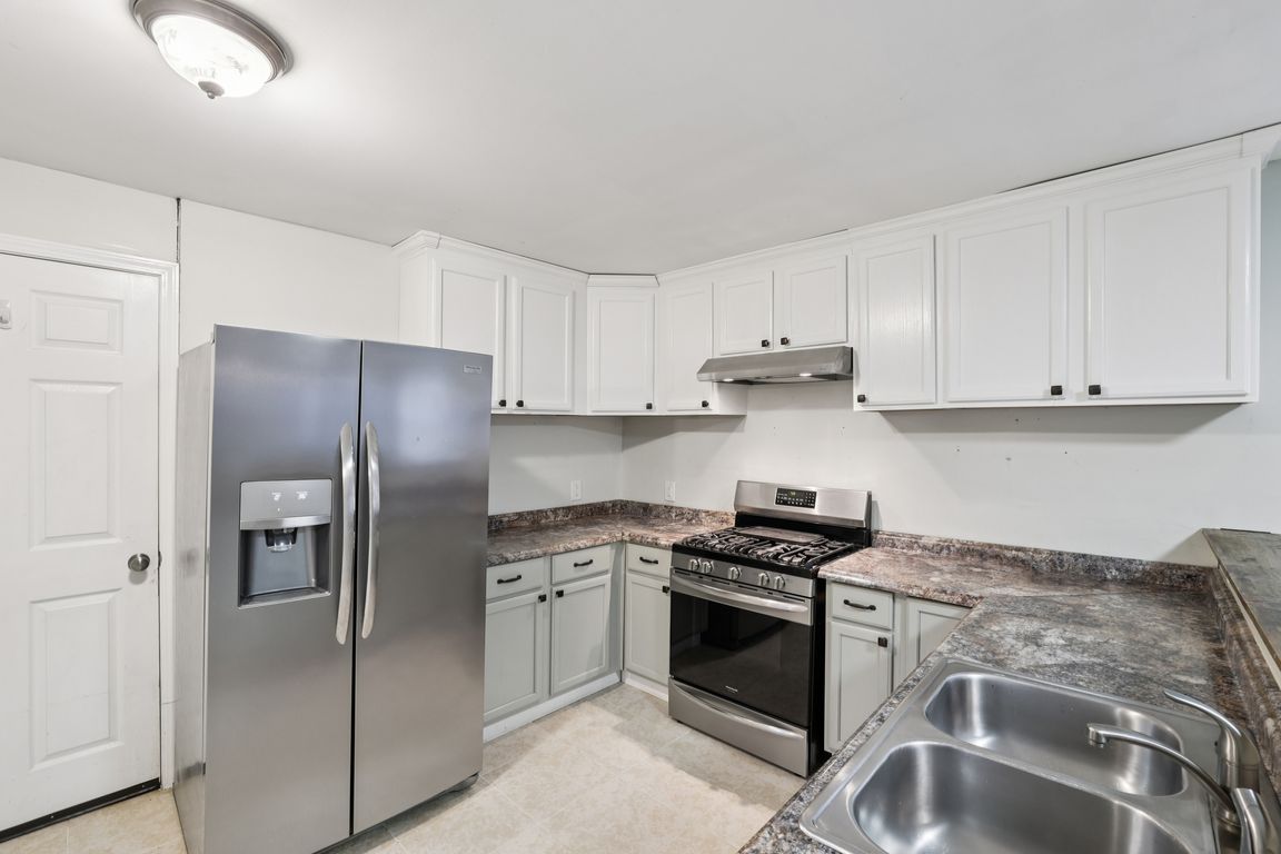 Cherry St-0506-011.jpg