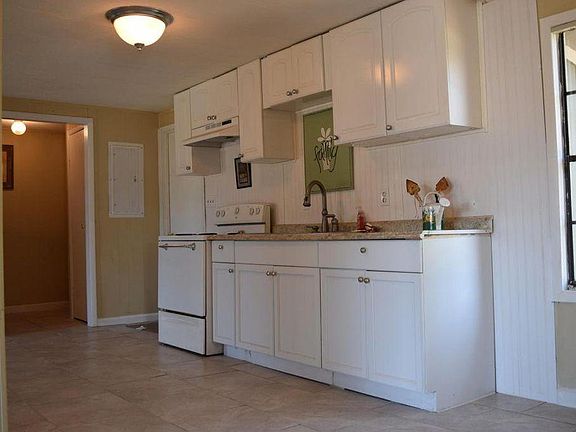 4th image of 402 Laurie Ave