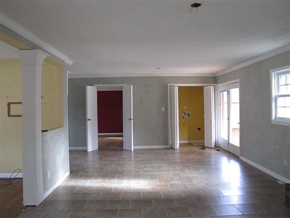 5th image of 1009 Melody Ln
