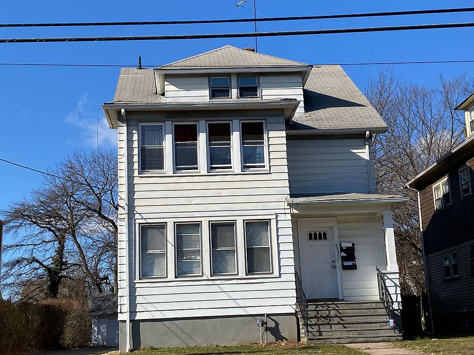 2nd image of 953 Stuyvesant Ave