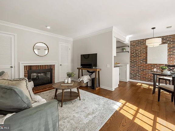 5th image of 812 Bashford Ln