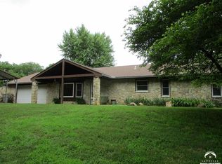 1559 N 1060th Rd, Lawrence, KS 66046