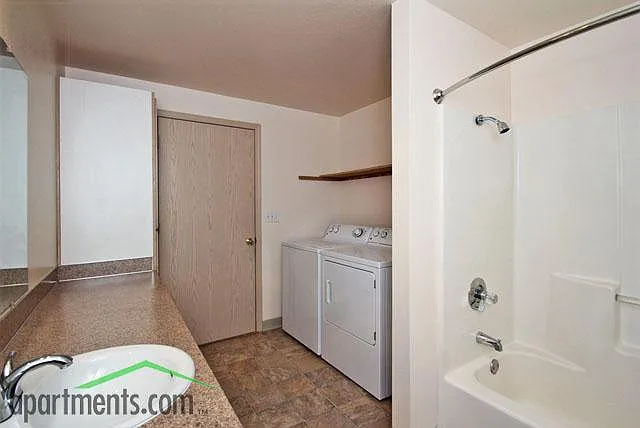 McNary Heights Apartments — Photo 17