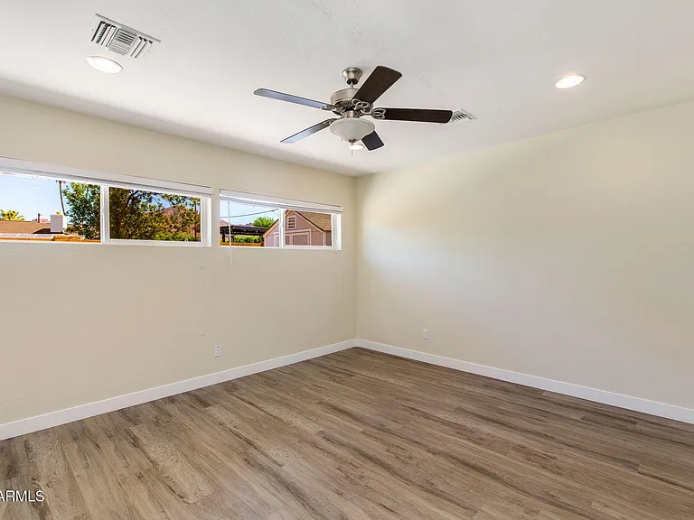 5002 E Mitchell Dr — Photo 12