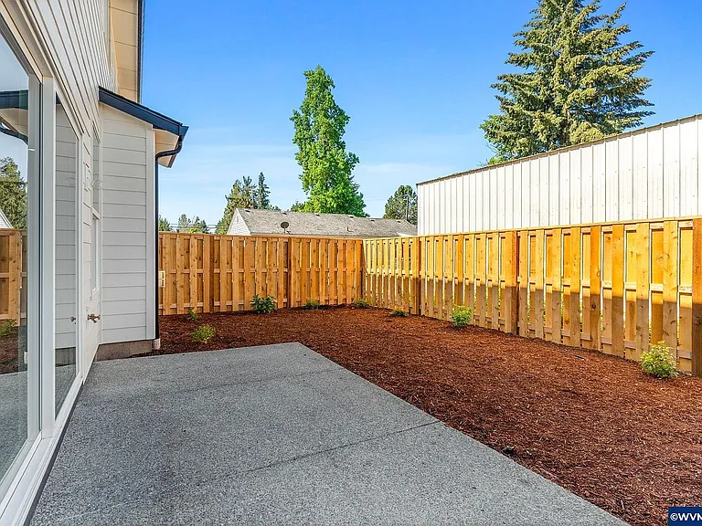4827 Elvira St N — Photo 34