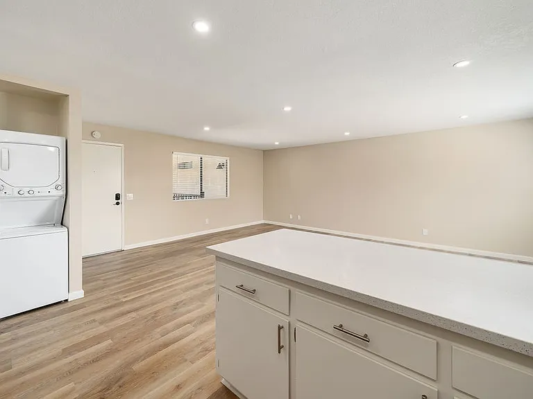 241 Ocean View Ave #O — Photo 4