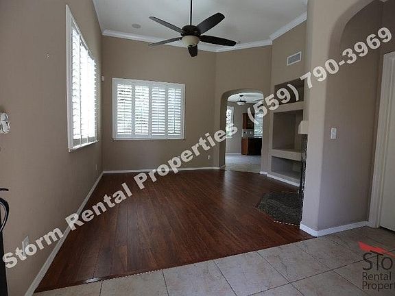 Living room entry view featuring laminate flooring & Ceiling