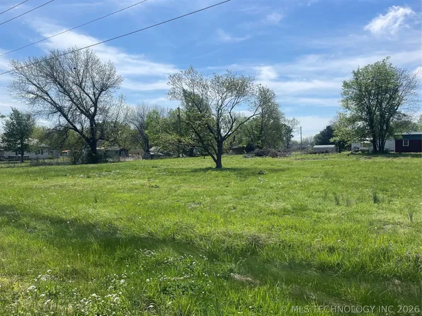 346 N Willow St, Nowata, OK 74048