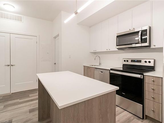 5th image of 40 Palace St #M10