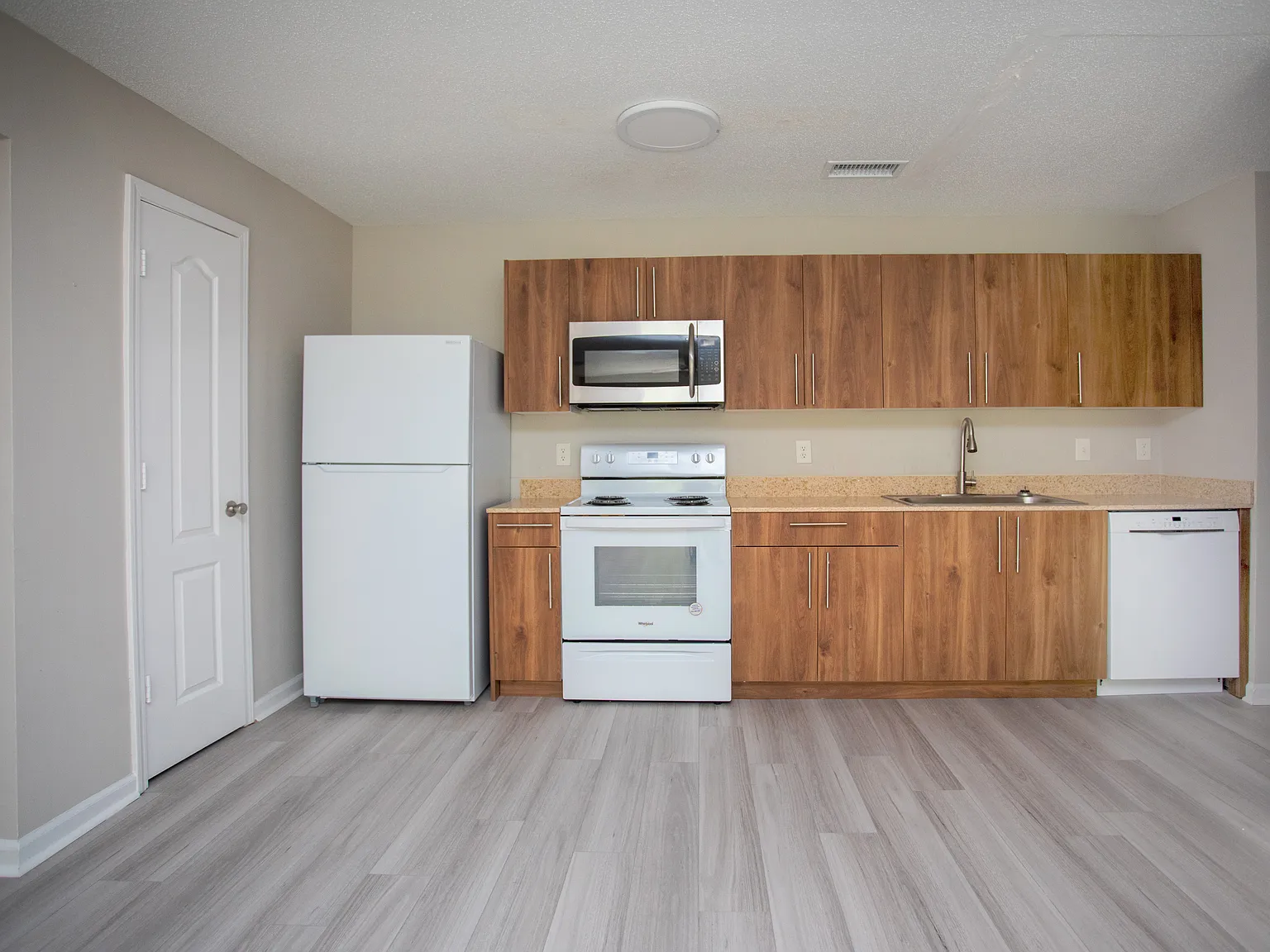 Capital Luxury Condominiums — Photo 4
