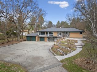 38W042 Silver Glen Rd, St Charles, IL 60175