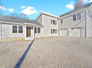 325 Moffitt St, Bridgeport, CT 06606