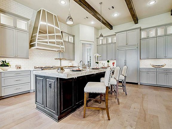 5th image of 8502 Woods Hollow Trl