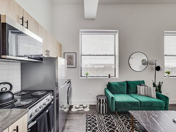 3rd image of 1123 W Wilson Ave #421