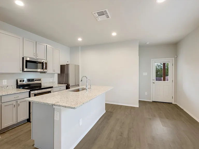 3023 Laguna Clfs — Photo 10
