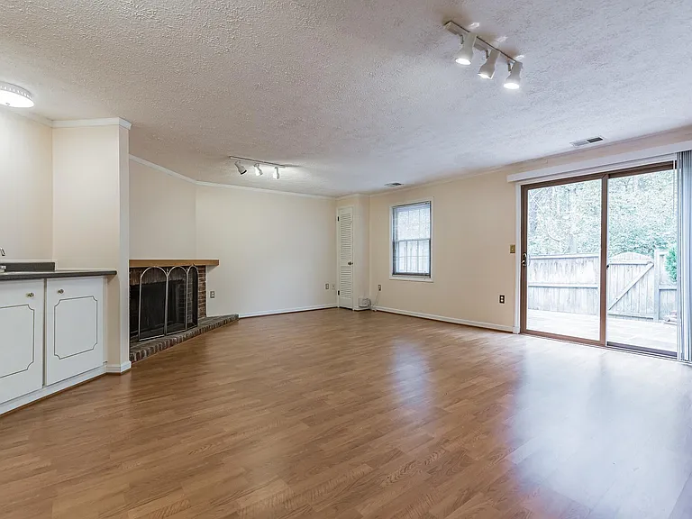 6031 Clerkenwell Ct — Photo 27