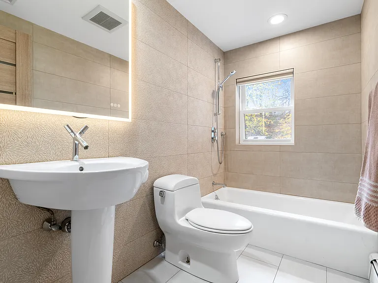 351 Winchester St — Photo 17
