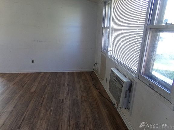 4th image of 686 S Riverview Ave