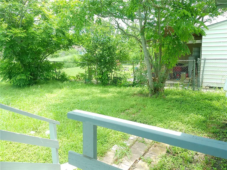 1722 Tarlton St — Photo 13