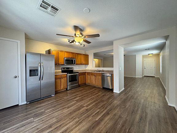 Kitchen, refrigerator included