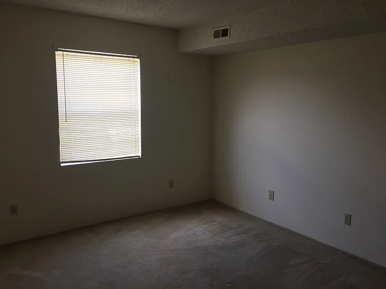 731-735 E Stadium Dr — Photo 7