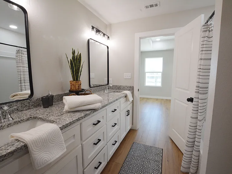 421 Valerie St — Photo 12