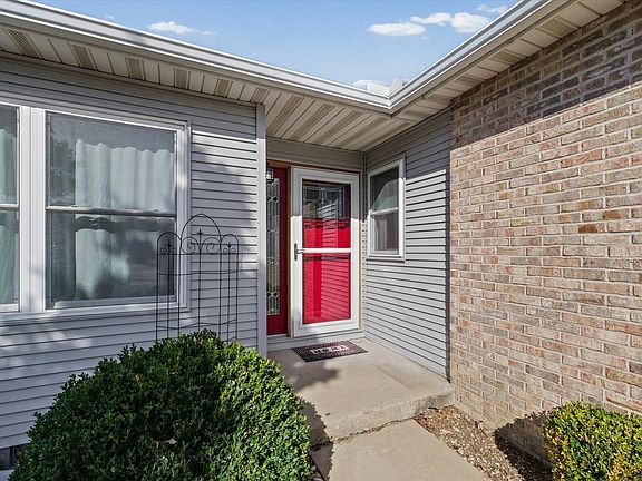 4th image of 1019 Pheasant Cir