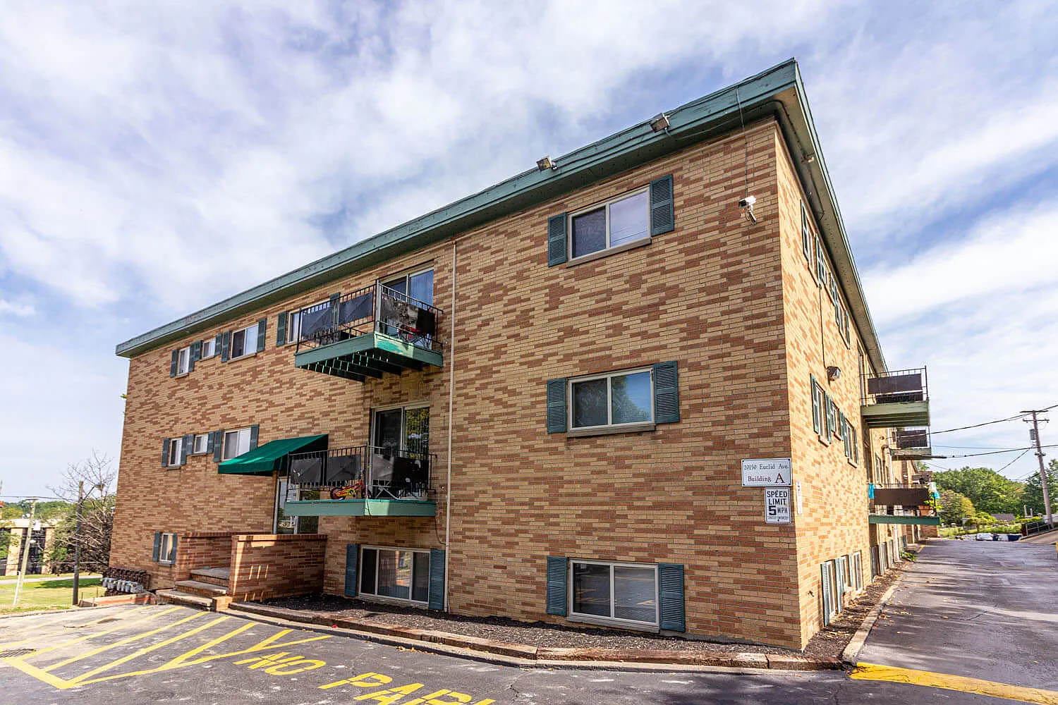 Hunter Hills Apartments — Photo 1