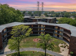 2301 Holiday Ter APT 2, Lansing, IL 60438