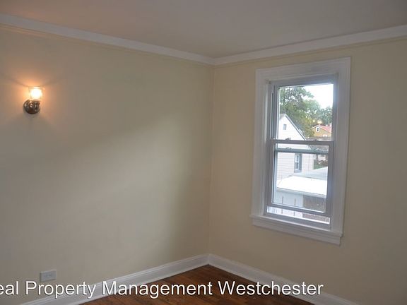 4th image of 222 Washington St APT B