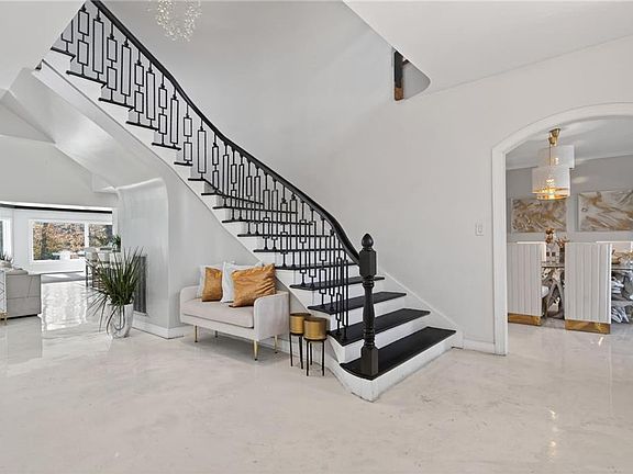 3rd image of 2029 Fairway Dr