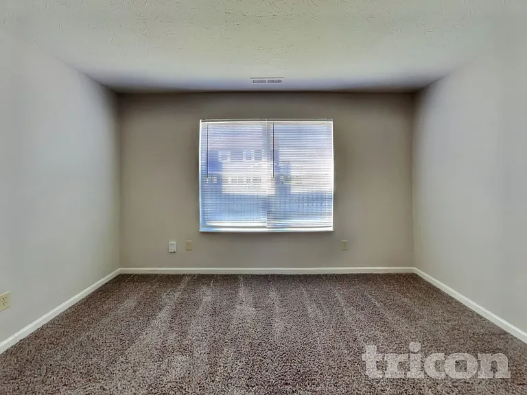 817 Blue Ash Trl — Photo 7