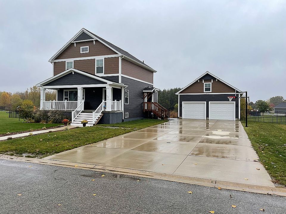 1st image of 572 Oakwood Dr