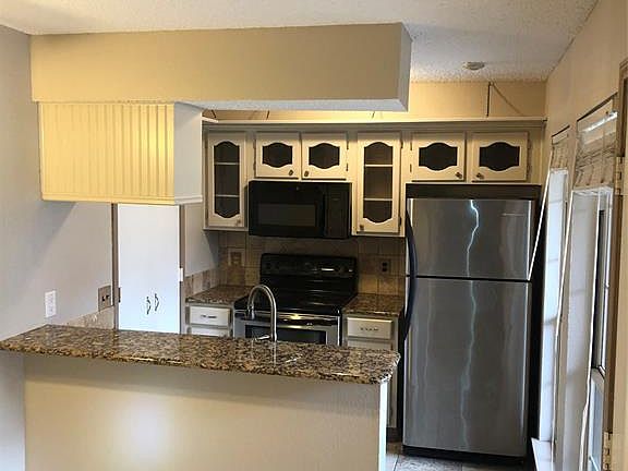 2nd image of 1420 Meadowood Village Dr