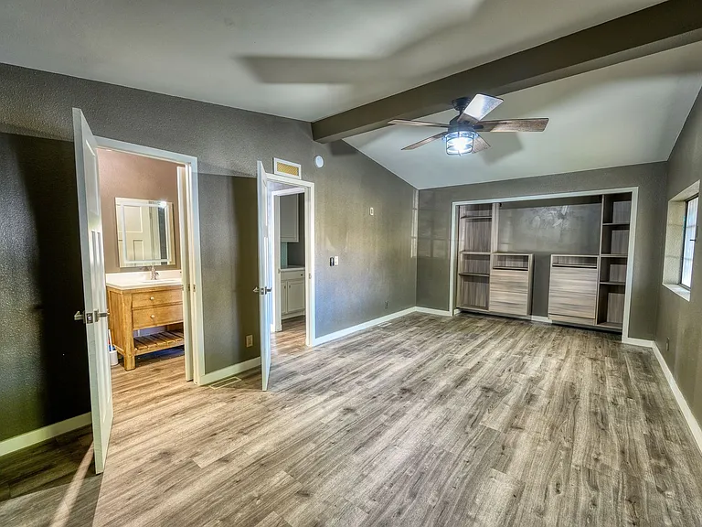 5581 Wheatfield Dr — Photo 15