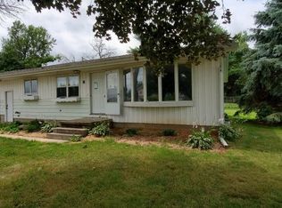 8 N 10th St, Fulton, IL 61252