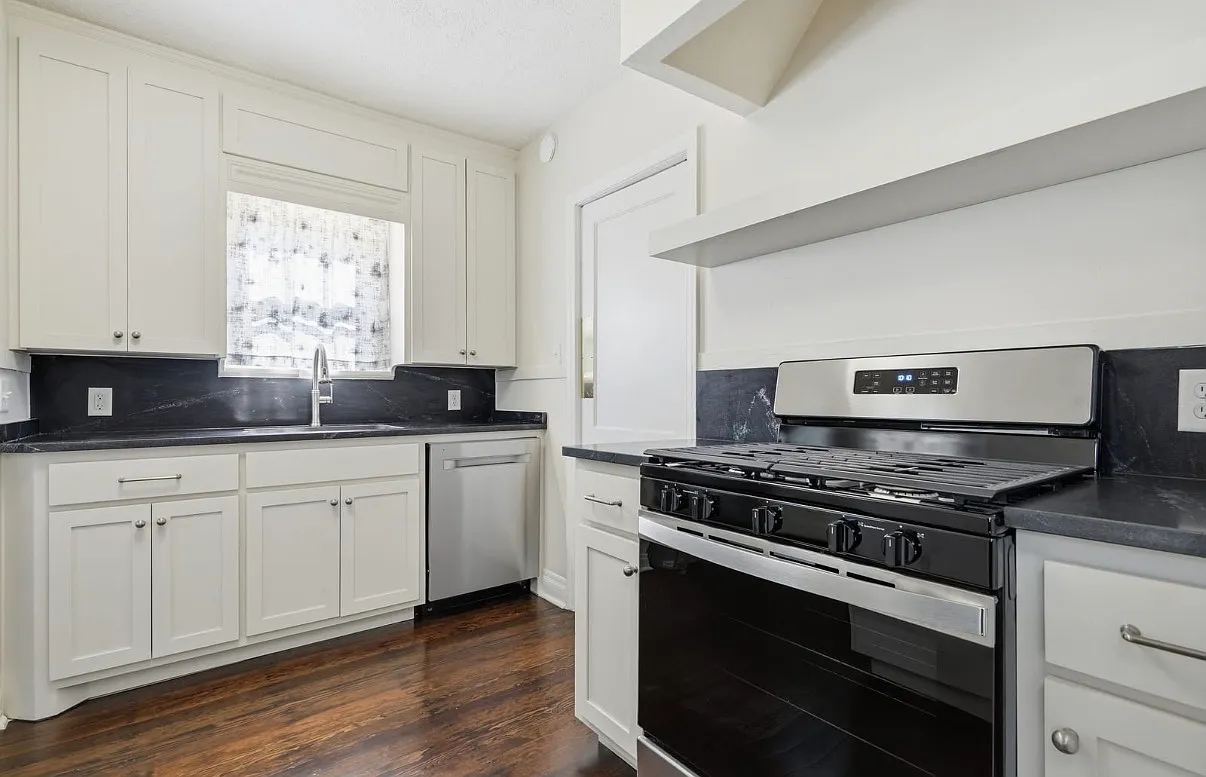 2 bed, 1059 sqft, $2,300 — Photo 3