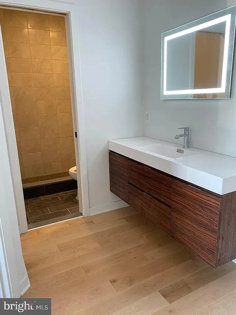 3 bed, 3.0 bath, 1800 sqft, $4,800 — Photo 2