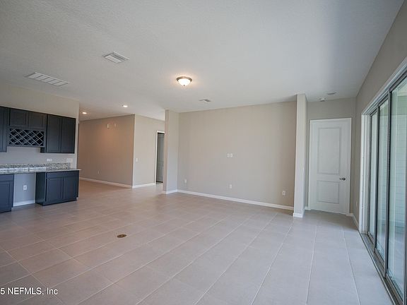 4th image of 33 REVERIE Drive