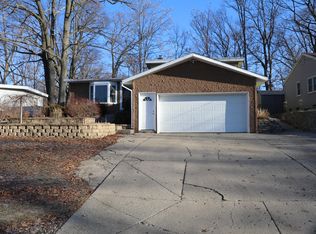 2335 Holliday Dr SW, Wyoming, MI 49519