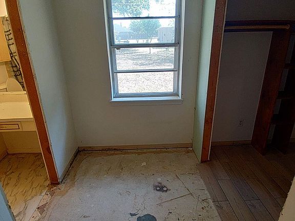 5th image of 705 Richard St