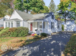 108 E 13th St, Huntington Station, NY 11746