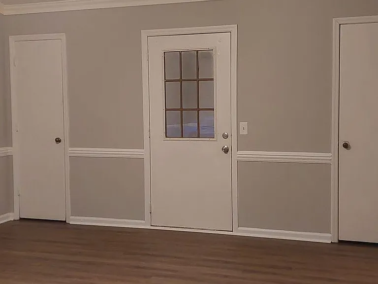 3062 Viking Dr — Photo 2